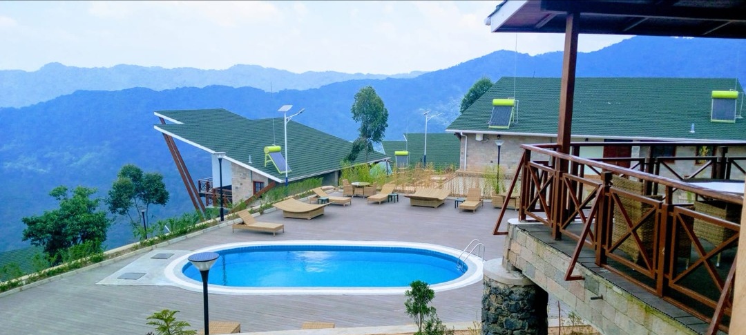 Luxury lodge Bwindi Impenetrable Forest gorilla trekking
