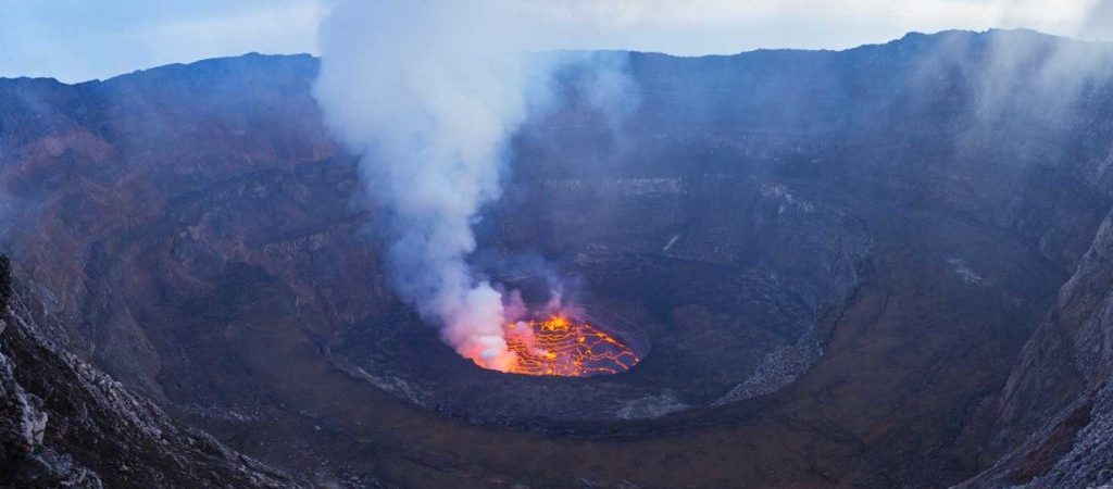 5 days Rwanda gorilla trekking and Nyiragongo hiking safari
