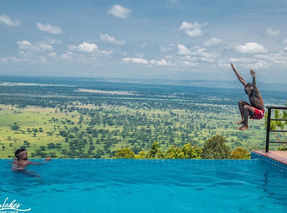 Twin Lakes safari lodge